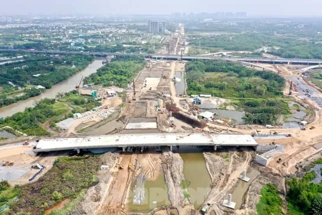 Hơn 10.800 tỷ đồng vốn đầu tư công cho giao thông TPHCM cần phải giải ngân