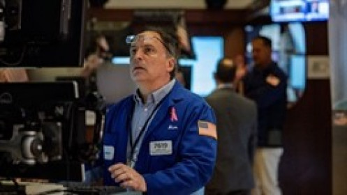 Dow Jones mất hơn 200 điểm