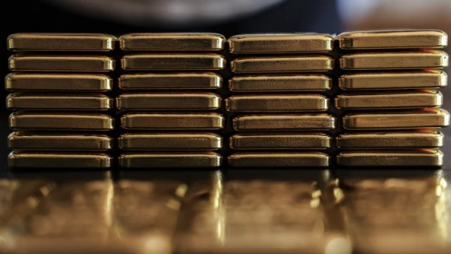 Giá vàng tăng mạnh vì nhu cầu phòng ngừa rủi ro