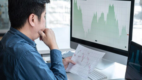 VN-Index vượt 1.450 điểm: Bắt sóng hay chốt lời?