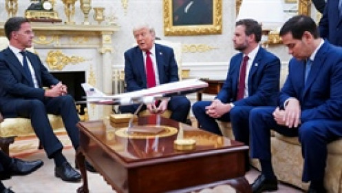Ông Trump dọa áp thuế quan 100% đối với các nước mua hàng từ Nga