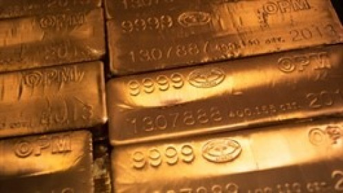 Vàng thế giới lùi nhẹ khi đồng USD mạnh hơn và dữ liệu kinh tế tích cực