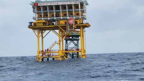 Đánh thức 'băng cháy' dưới lòng biển khơi lạnh lẽo