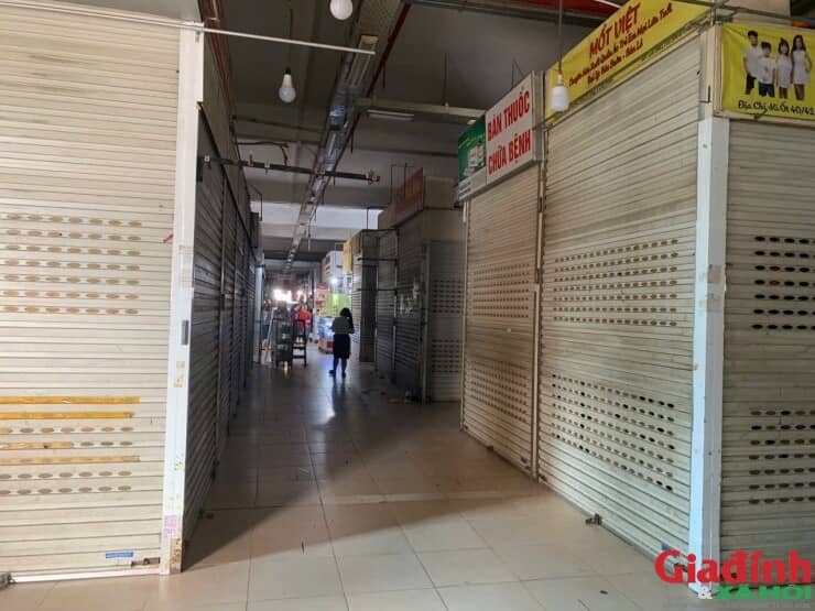 Chợ truyền thống vắng khách, tiểu thương buồn thiu như chợ chiều