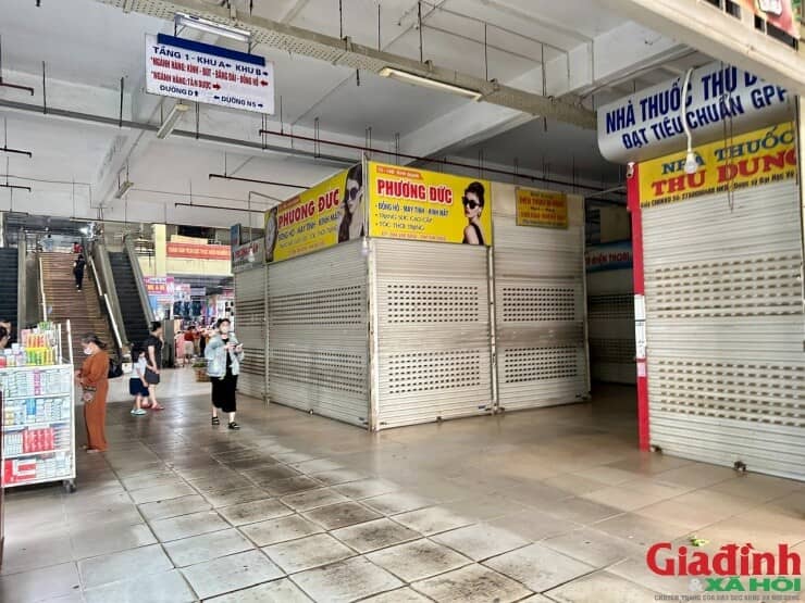 Chợ truyền thống vắng khách, tiểu thương buồn thiu như chợ chiều