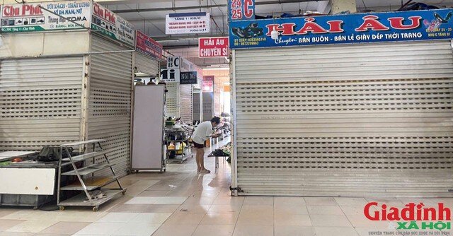 Chợ truyền thống vắng khách, tiểu thương buồn thiu như chợ chiều