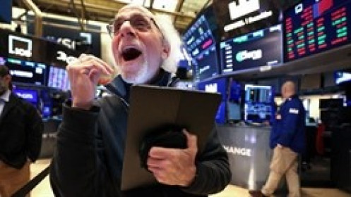 S&P 500 vượt ngưỡng 6,300 điểm lần đầu tiên