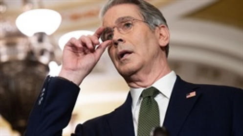 Thêm một quan chức Mỹ leo thang căng thẳng với Fed