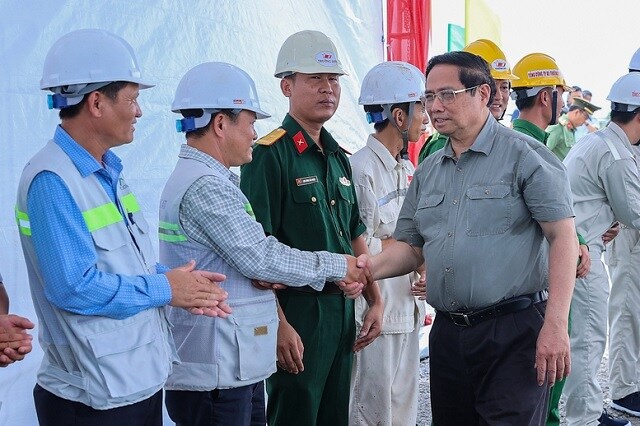 Thủ tướng chỉ đạo thông tuyến 2 dự án cao tốc tại ĐBSCL vào 19/12/2025