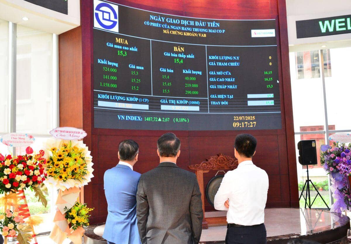 VAB chính thức niêm yết trên HOSE, đánh dấu cột mốc mới trong hành trình phát triển