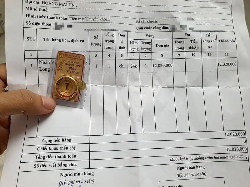Giá vàng tăng mạnh, nhiều người kéo cả "họ hàng" đi mua vàng