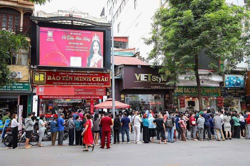 Giá vàng tăng giảm khó lường: “Tôi từng phá sản và trắng tay vì bước vào vòng xoáy của vàng”