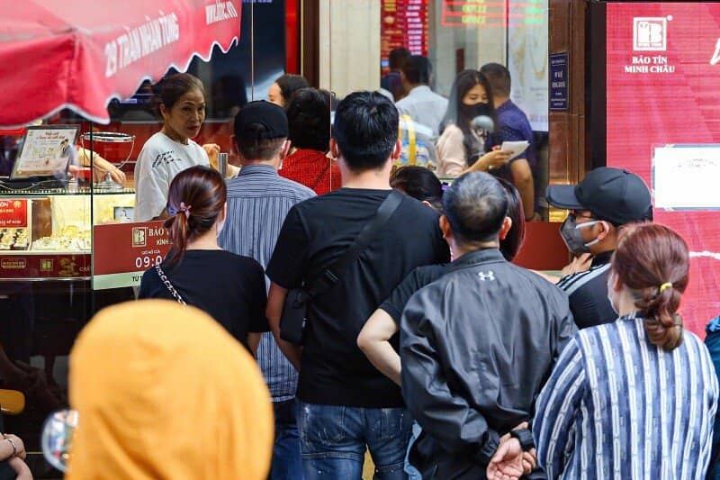 Giá vàng tăng giảm khó lường: “Tôi từng phá sản và trắng tay vì bước vào vòng xoáy của vàng”