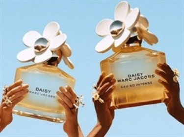 Ông hoàng xa xỉ LVMH định bán Marc Jacobs