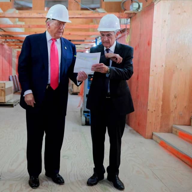 Ông Trump và cơn bão ngay trụ sở của Fed