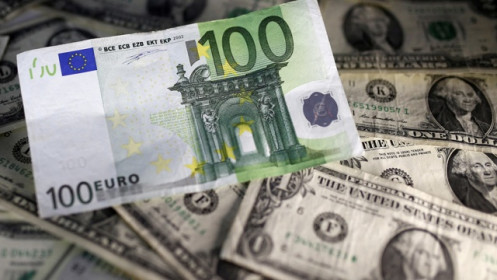 Đồng euro giảm giá chóng mặt sau khi EU đạt thỏa thuận với Mỹ