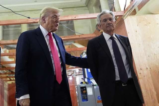 Fed giữ nguyên lãi suất bất chấp áp lực từ ông Trump