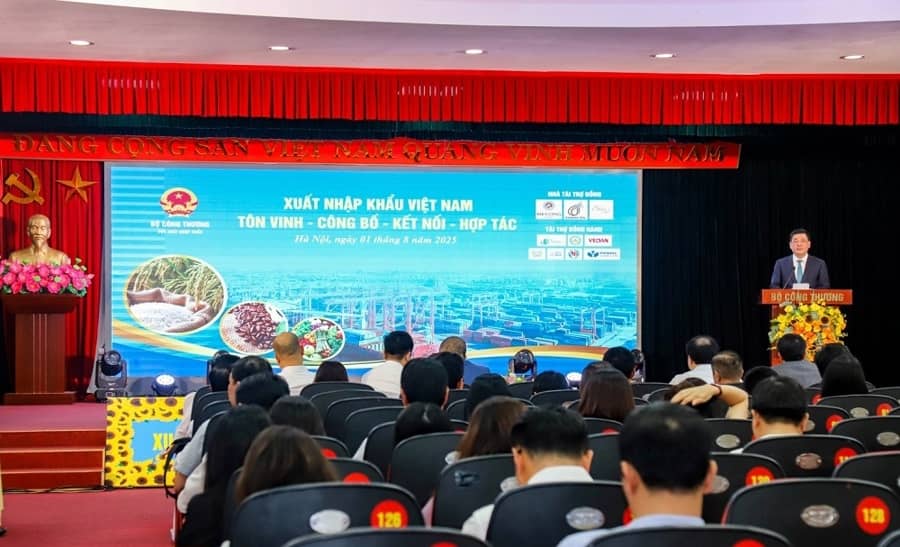 Xuất nhập khẩu tiếp tục là điểm sáng trong bối cảnh thương mại toàn cầu nhiều biến động