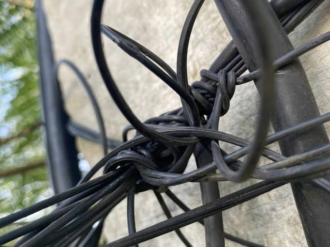 Tiền điện tăng hơn 8 lần vì rò rỉ qua cáp viễn thông