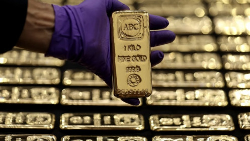 Giá vàng giằng co, “cá mập” SPDR Gold Trust xả hàng mạnh