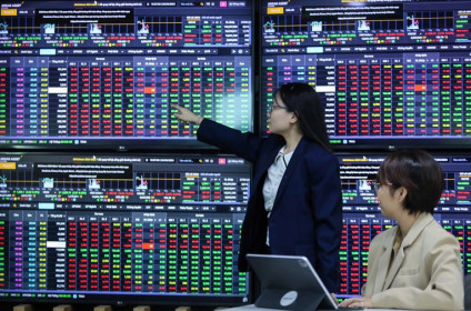 Tháng 7/2025: VN-Index vượt mốc 1.500 điểm, thanh khoản trên HOSE tăng mạnh nhất từ đầu năm