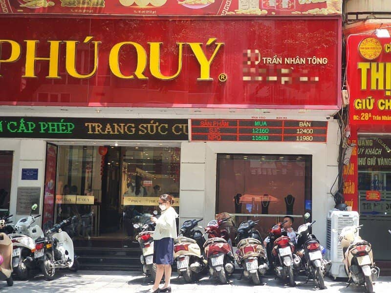 Giá vàng chiều 8/8/2025: Tăng dựng đứng lên mức cao nhất lịch sử, bất ngờ cảnh mua bán tại phố vàng