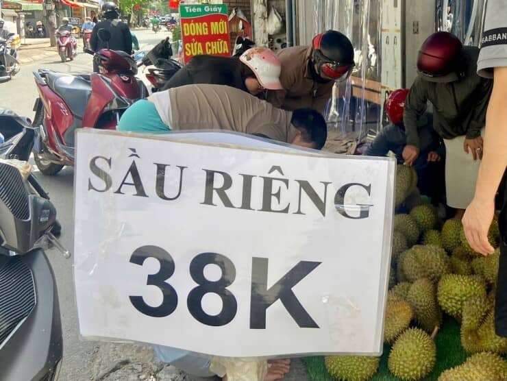 Sầu riêng giá rẻ 'đổ bộ' Hà Nội, 1 ngày bán gần 3 tấn