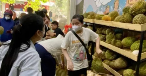 Sầu riêng giá rẻ 'đổ bộ' Hà Nội, 1 ngày bán gần 3 tấn