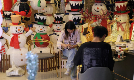 Rủi ro giảm phát vẫn đeo bám Trung Quốc