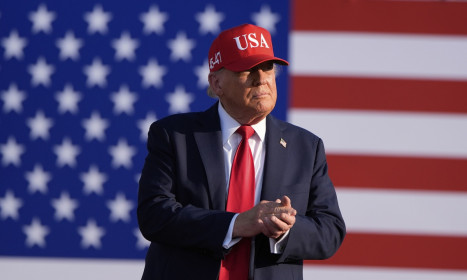 Toan tính của ông Trump khi áp thuế 100% với chip nhập khẩu