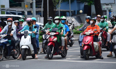 Chuyên gia: 'TP HCM phải chuẩn bị tốt hạ tầng trước khi hạn chế xe xăng dầu'