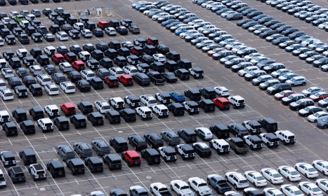 Làn sóng 'chạy nước rút' mua xe điện đẩy doanh số bán lẻ Mỹ tăng