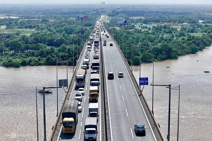 Sân bay Long Thành nhìn từ bài học vắng khách ở bến xe Miền Đông mới