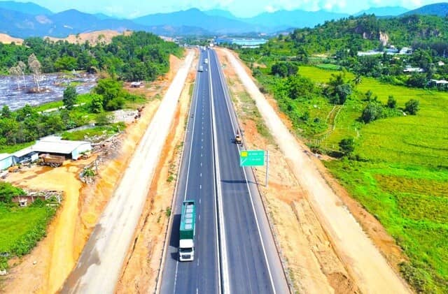 Ngành xây dựng nỗ lực giải ngân gần 60,000 tỷ đồng vốn đầu tư công trong 5 tháng cuối năm