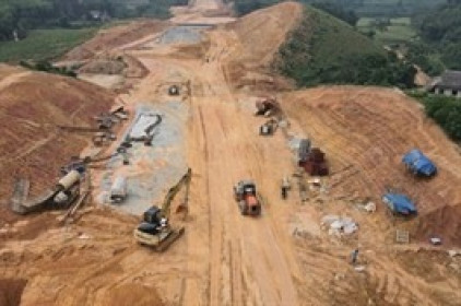 Ngành xây dựng nỗ lực giải ngân gần 60,000 tỷ đồng vốn đầu tư công trong 5 tháng cuối năm