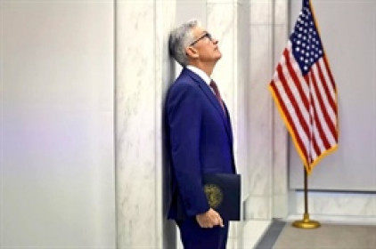 Fed đánh giá lạm phát là rủi ro lớn hơn, dù thị trường lao động đang suy yếu