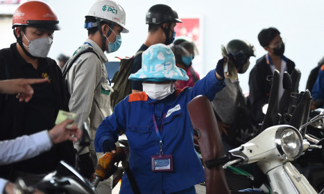 Giá xăng vượt 20.000 đồng một lít