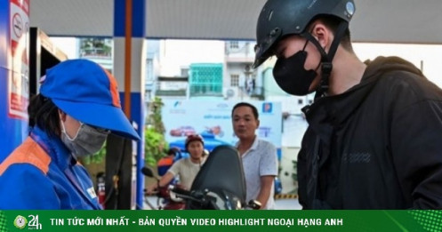 Giá xăng tăng trở lại, RON 95 vượt 20.000 đồng/lít