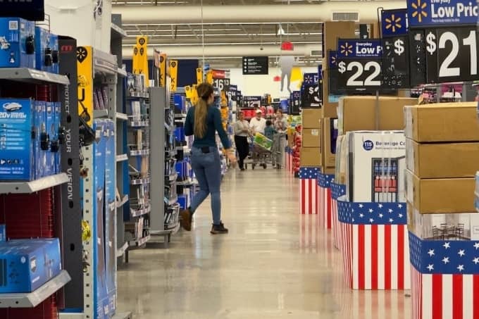 Walmart cảnh báo chi phí tăng hàng tuần vì thuế nhập khẩu
