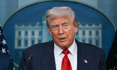 Ông Trump thổi bùng tranh cãi giá điện tăng vì năng lượng tái tạo