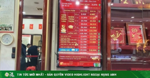 Giá vàng chiều 23/8: Tăng dữ dội lên mốc cao nhất lịch sử, cảnh tượng “lạ” trên phố vàng Hà Nội