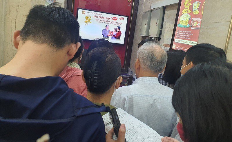 Giá vàng chiều 23/8: Tăng dữ dội lên mốc cao nhất lịch sử, cảnh tượng “lạ” trên phố vàng Hà Nội