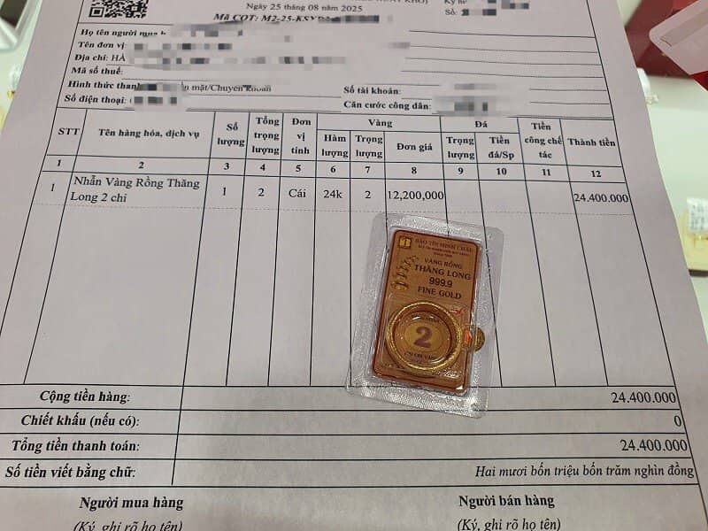 Giá vàng ngày 25/8: Tăng “đỉnh nóc kịch trần”, người dân đội mưa xếp hàng mua bán
