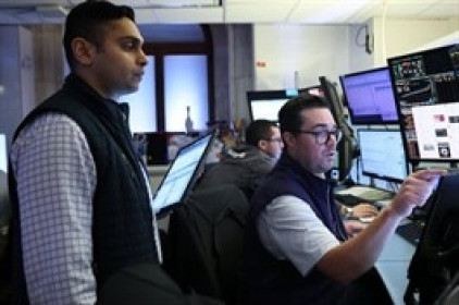 Dow Jones giảm 350 điểm chờ báo cáo Nvidia