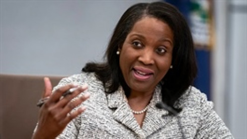 Thống đốc Fed Lisa Cook: “Tổng thống Trump không có quyền sa thải tôi”