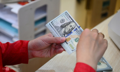 Giá USD lên kịch trần