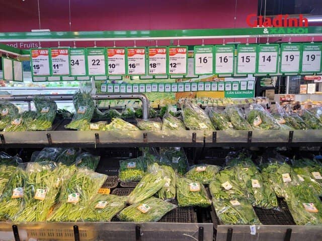 Rau xanh Hà Nội tăng giá gấp đôi vì ảnh hưởng bão số 5