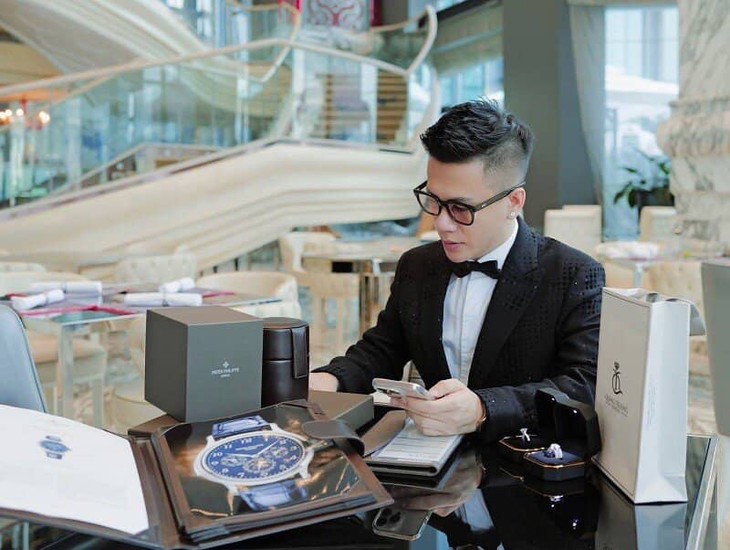 “Đại gia trẻ” buôn kim cương ở phố cổ Hà Nội vừa bị bắt vì tội rửa tiền giàu có cỡ nào?