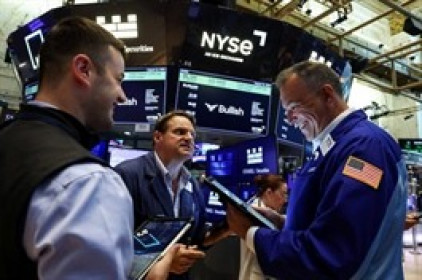 S&P 500 lần đầu vượt mốc 6,500 điểm