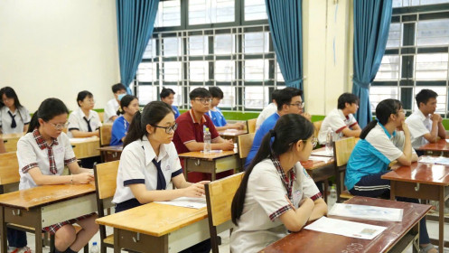 Miễn học phí, hỗ trợ 50% BHYT và không thu tiền học thêm từ năm học sắp tới